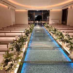 最上階で見晴らしがよく雰囲気がとても素敵なチャペルでした。プロジェクションマッピングもあり驚き。