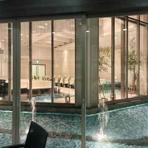 エントランスからも、挙式会場が見える◎