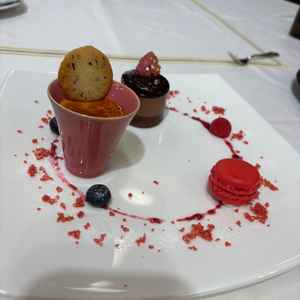 プレートの盛り付けが美しく、見た目も味もよいと思いました