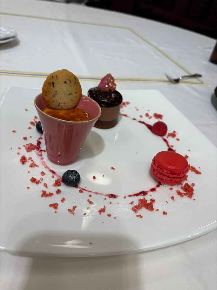 プレートの盛り付けが美しく、見た目も味もよいと思いました