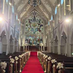 こんなに迫力のあるステンドグラスは見たことがなかったです。終始感動していました。