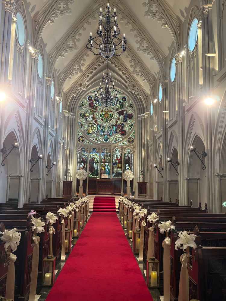 こんなに迫力のあるステンドグラスは見たことがなかったです。終始感動していました。