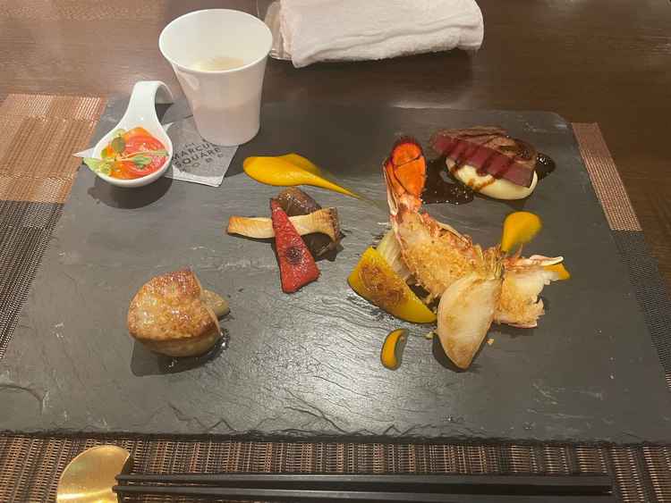 当日の試食内容。最後にお茶漬けの提供もあり。特に野菜とフォアグラにこだわりを感じ美味しかった。