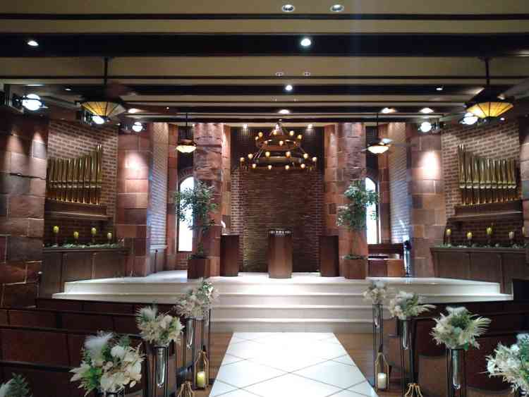 レンガ造りのチャペルです。全て本物のレンガを使って作っているそうでこだわりと暖かい雰囲気を感じます。