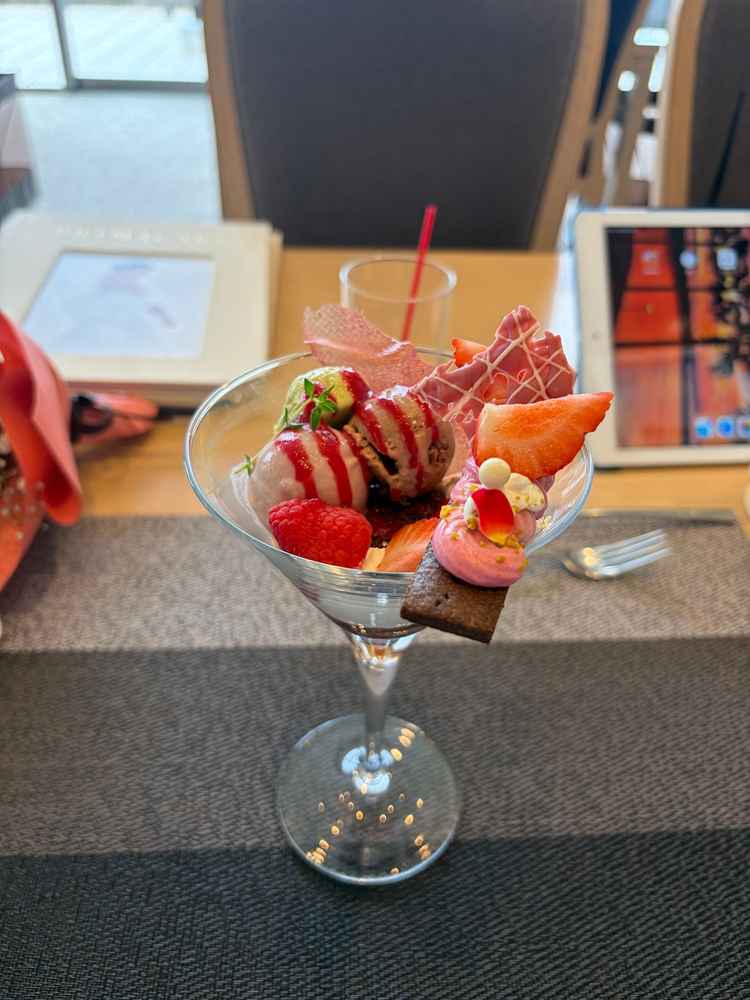 料理②写真映えも味も良かった。甘いものが苦手な旦那は食べ切るのが難しいと言っていたので人それぞれ。