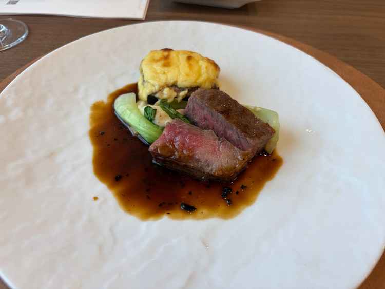 試食はお肉とお魚をそれぞれいただき、シェアしてたべました。