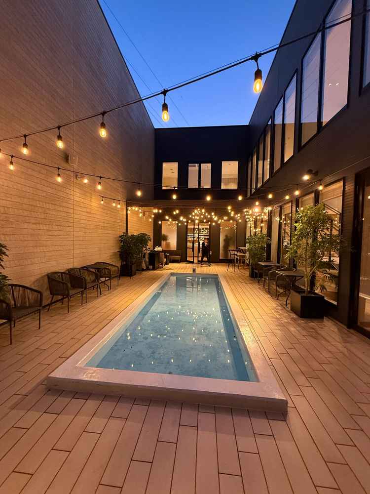 夜の雰囲気も良い中庭。