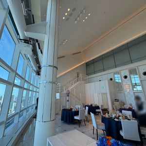 披露宴会場からは東京の景色が一望できる。窓が大きく開放感溢れるつくりになってる。