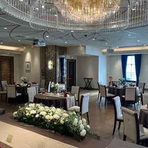 6階の披露宴会場、高砂側からの雰囲気です。