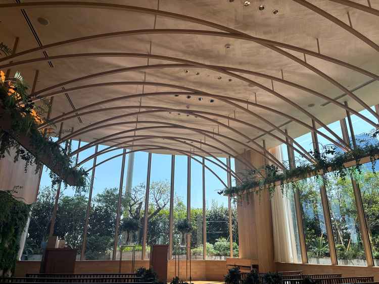 チャペルの椅子に座ってゲスト目線。