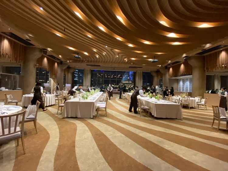 列席人数に縛られることなく会場を選択でき、正面が全面ガラスでみなとみらいの景色が楽しめる