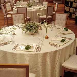 披露宴会場で窓があり明るい雰囲気でした。