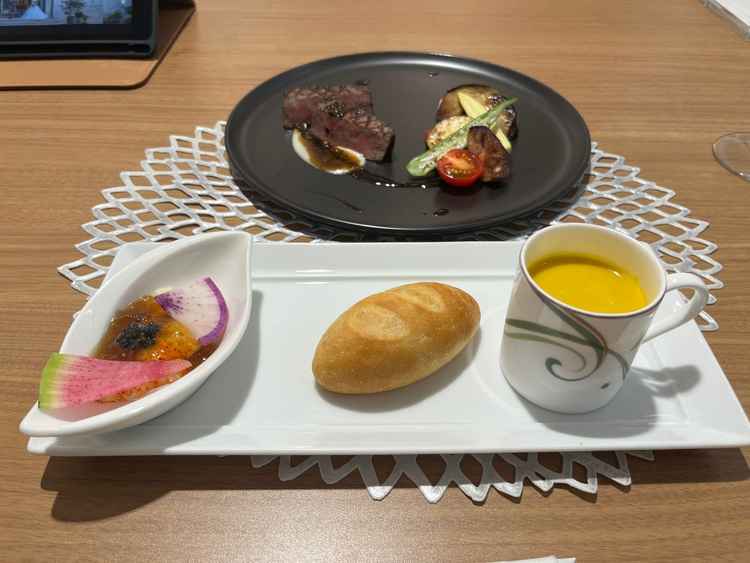 前菜と季節のポタージュ