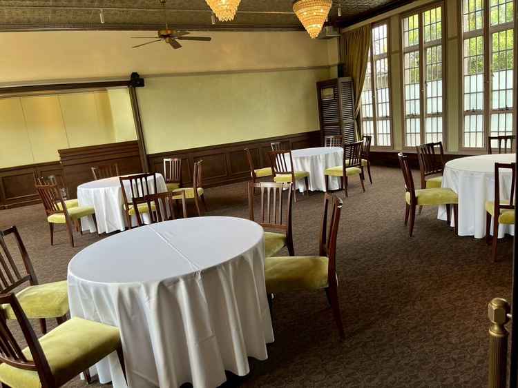 披露宴会場の写真。広々としていてゆったりと過ごせそうでした。