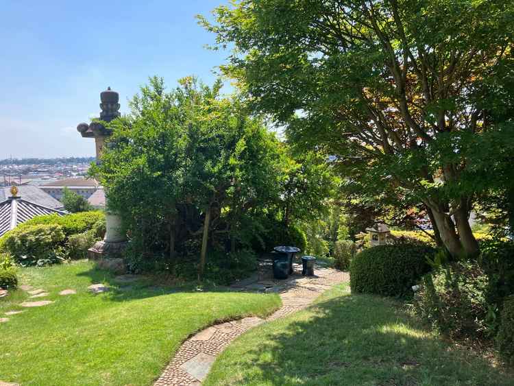 お庭は広く、池もあります。