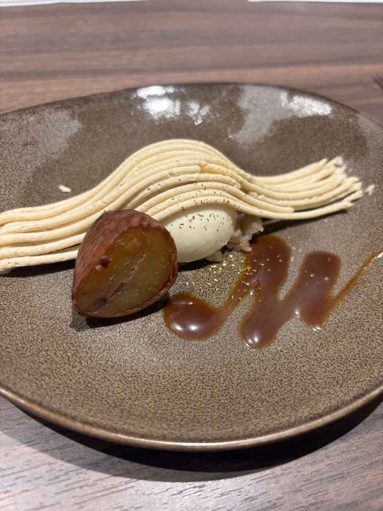 デザートでは、ドライアイス演出で提供いただき、サプライズ感のあるおもてなしもよかった、味も良かった