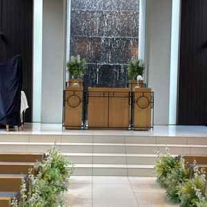 チャペルの祭壇には水が流れているデザインで心地よかった。