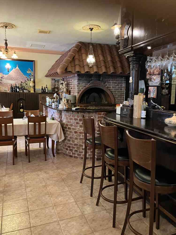 当日ゲストが待つスペースにあるピザ窯