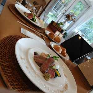 食事は式場のシェフが調理をしてくださりました。アレルギー対応も細やかで、美味しくどなたも楽しめます。