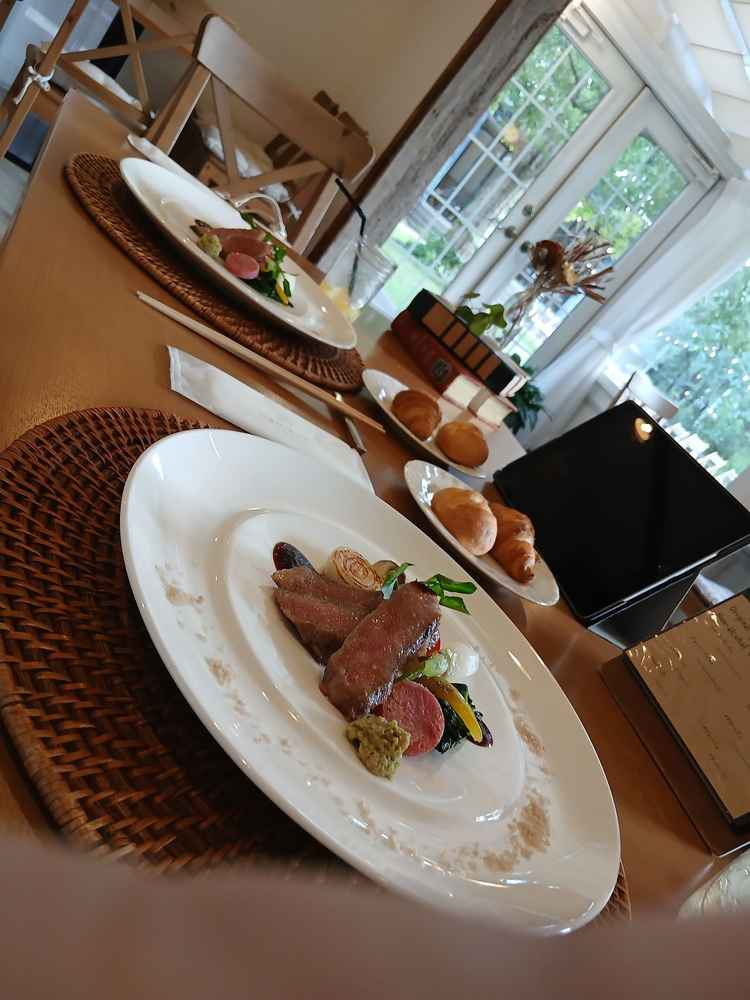 食事は式場のシェフが調理をしてくださりました。アレルギー対応も細やかで、美味しくどなたも楽しめます。