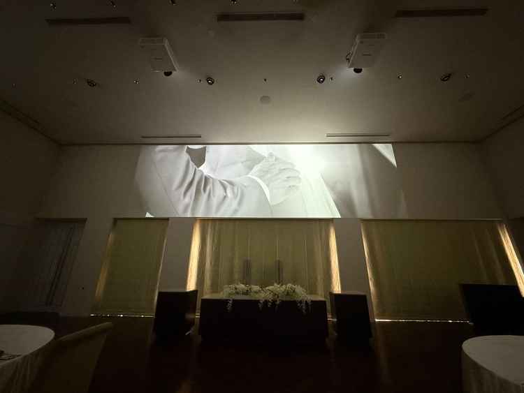 壁4面のスクリーン投影