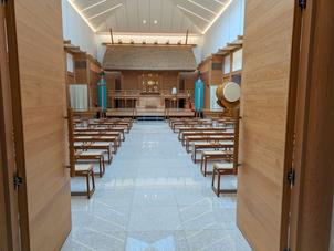 室内で挙式を執り行う際はこちらの会場が利用可能とのこと。館内は空調あり涼しいので、夏場でも問題なし