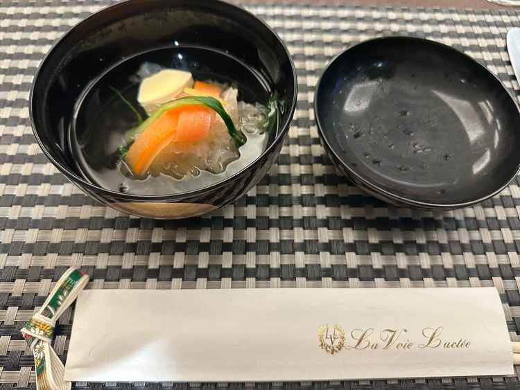 試食はこちらの汁物のお出汁が上品な味わいで特に印象に残っています。