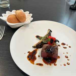 パンがとても美味しく、お肉も低温焼きでおいしかったです