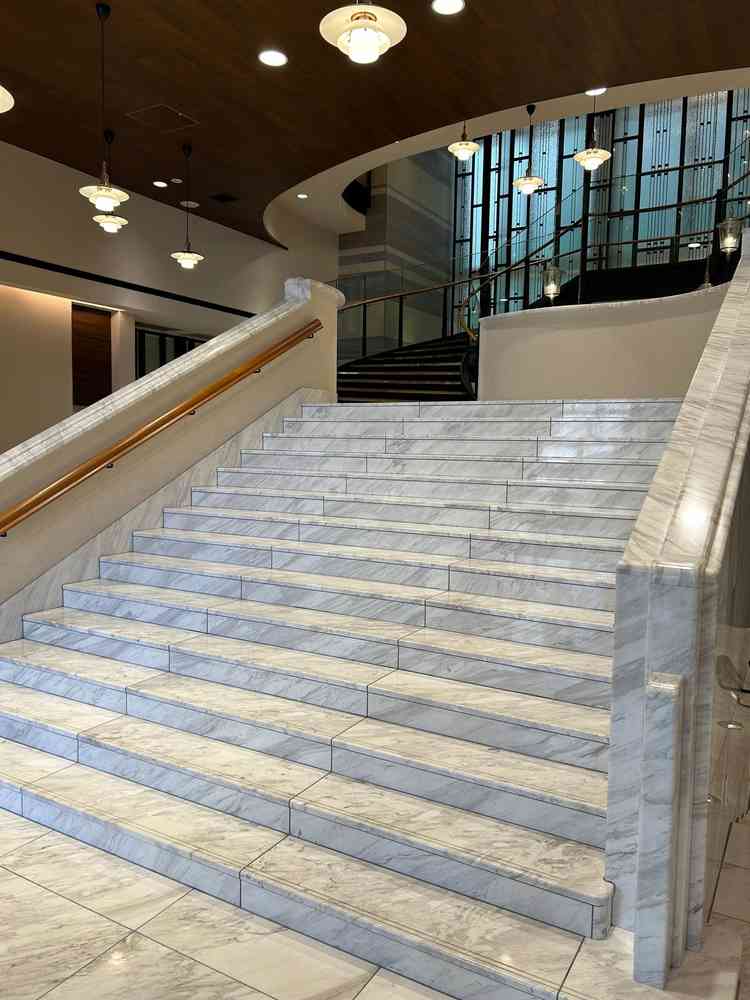 チャペル前にある大階段。フォトスポットの一つ。素敵な雰囲気、空間だった。