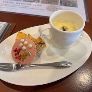 案内前に、式場で扱っているお菓子やスープを提供していただき美味しかったです。