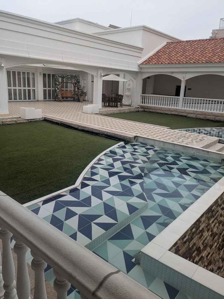 ガーデンの写真。晴れるとより素敵な写真が撮れそう。奥側一部は屋根を出すこともできるそうです。