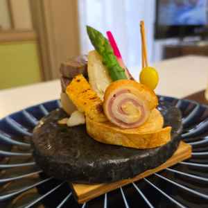 メインの石焼きステーキ、魚焼きはどちらも絶品だった。