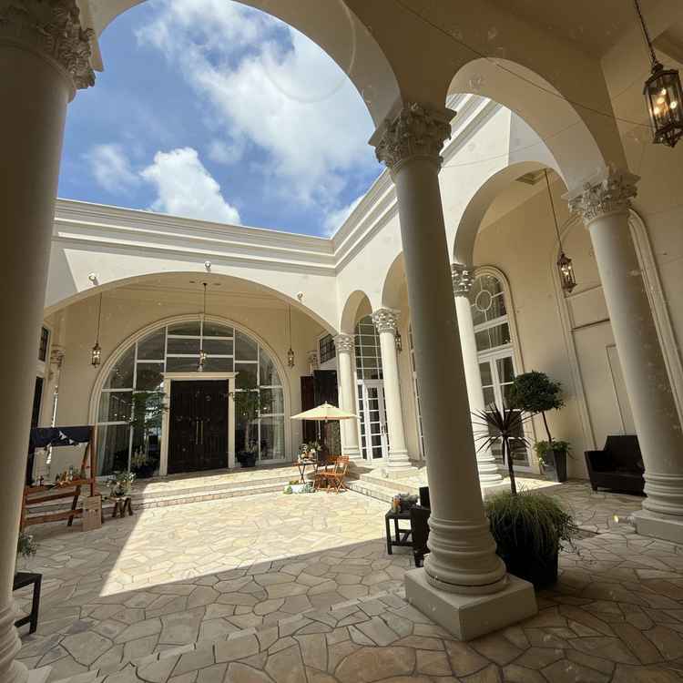 扉開けてすぐの中庭。開けた瞬間、好きだと伝えていた曲が流れ始めてびっくり。天気が良いと気持ちよさそう