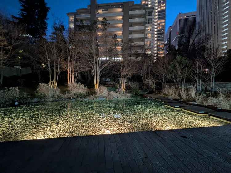 夜のテラスはライトアップされており、雰囲気が良かったです。