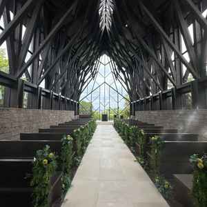 2つめのチャペルで、茶色を基調とした雰囲気。個人的には天井も高く広々と来てこちらが良い。