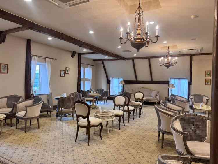 待合室　天井裏をイメージしているらしく、広すぎず狭すぎずでゲストの居心地も翌感じると思われる