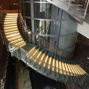 ウェディングの1階にある螺旋階段です。式当日の写真を撮ると映えそうです。