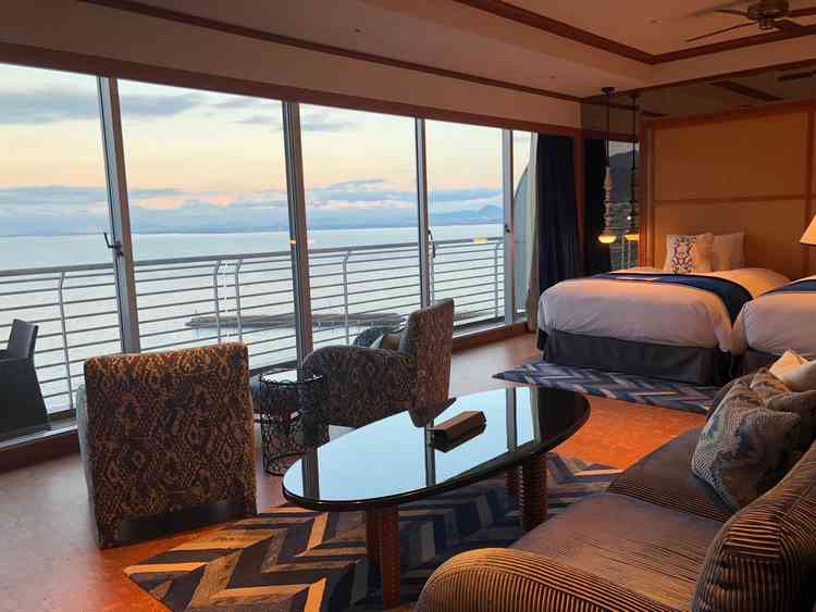 式前後で2泊3日の宿泊可能とのことで客室の写真。式の思い出に浸りつつゆったり過ごせるのは魅力的でした