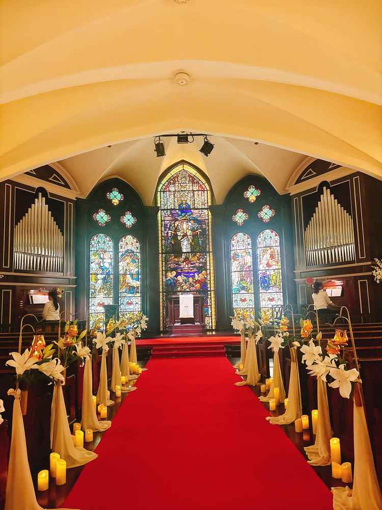 ステンドグラスに囲まれていて異空間でした。天気に左右されることがないのがポイントです。