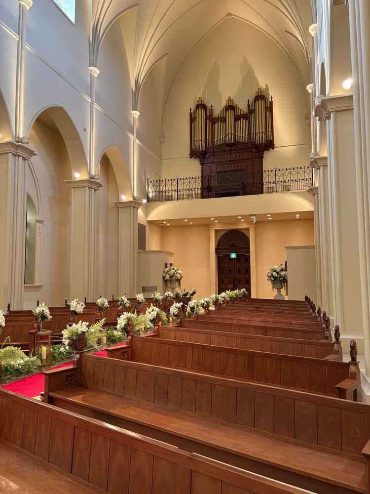 パイプオルガンが後ろにある。聖歌隊もこの場所で生歌唱してくれる。