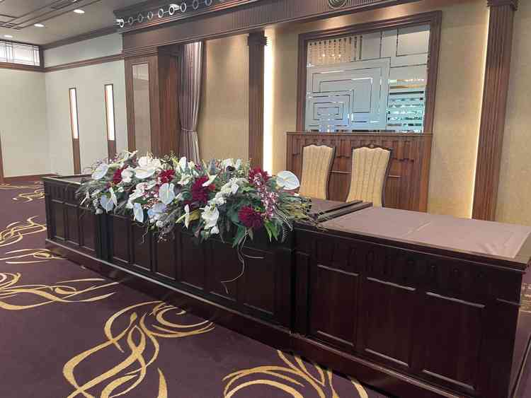 高砂。会場はクロスなど装飾で雰囲気が変わる。