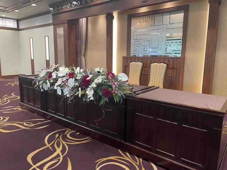 高砂。会場はクロスなど装飾で雰囲気が変わる。