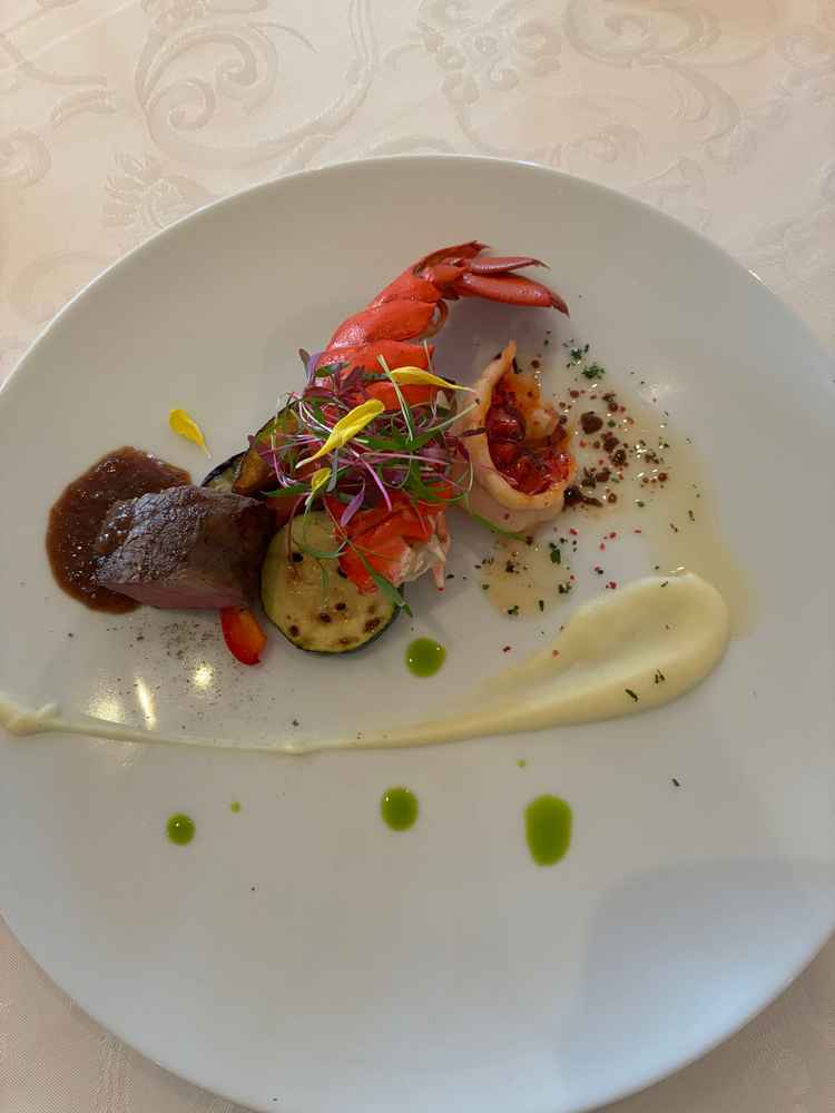 オマール海老と和牛のプレートを試食させてもらいましたが、特にオマール海老は絶品で美味しかったです。