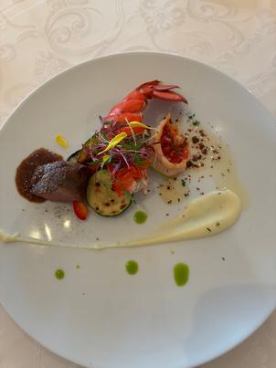 オマール海老と和牛のプレートを試食させてもらいましたが、特にオマール海老は絶品で美味しかったです。