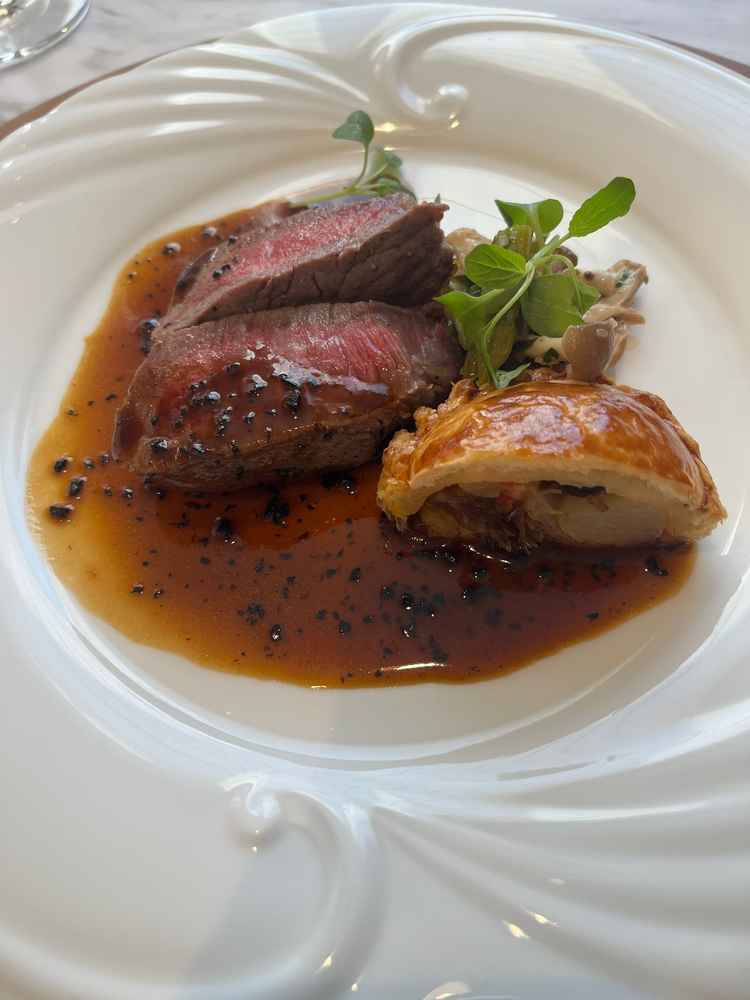 今日いただいたお肉のメニュー。トリュフソースがおいしかった。