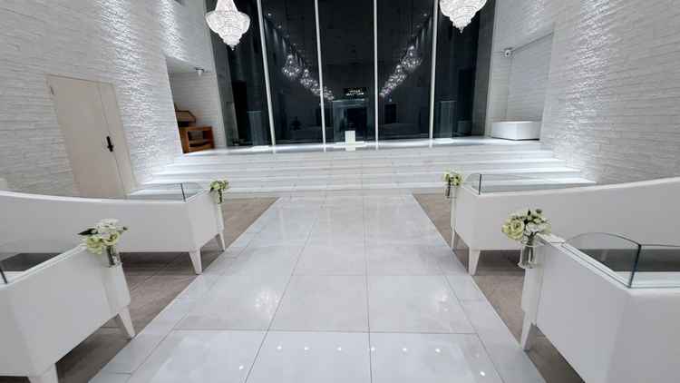 チャペルを撮った写真、白を基調としている