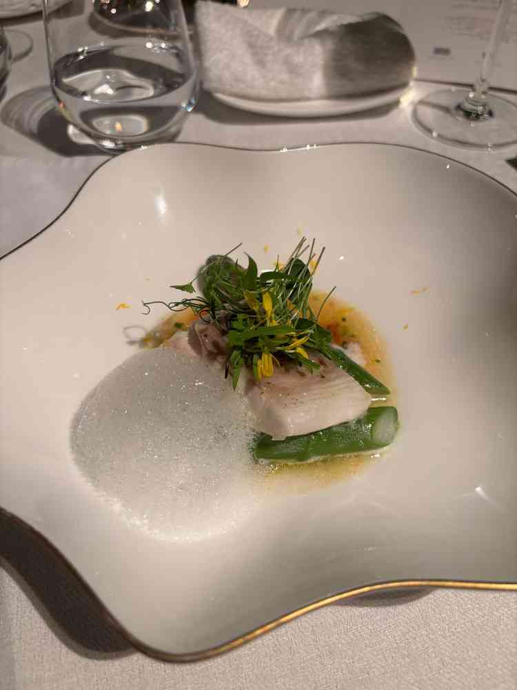 看板である魚料理は食感も香りも楽しめて本当に絶品でした。