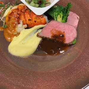 お料理です。トリュフの香りが良く、美味しかったです。