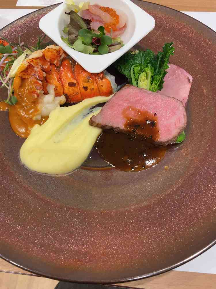 お料理です。トリュフの香りが良く、美味しかったです。