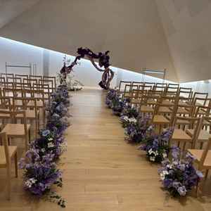 他にはないような天井のチャペルでした。建築家の方の思いを聞きながら案内をしてもらえました。